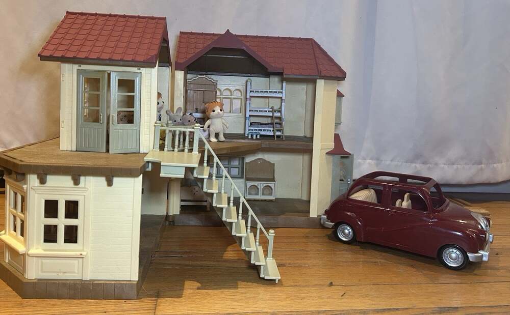 Calico Critters Red Roof Country Home and Minivan